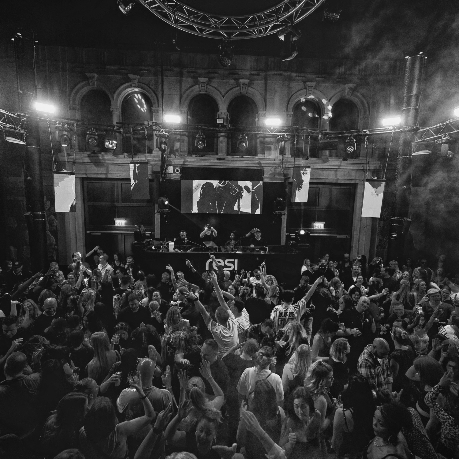 Resi Club Nürnberg — Crowd auf der Tanzfläche